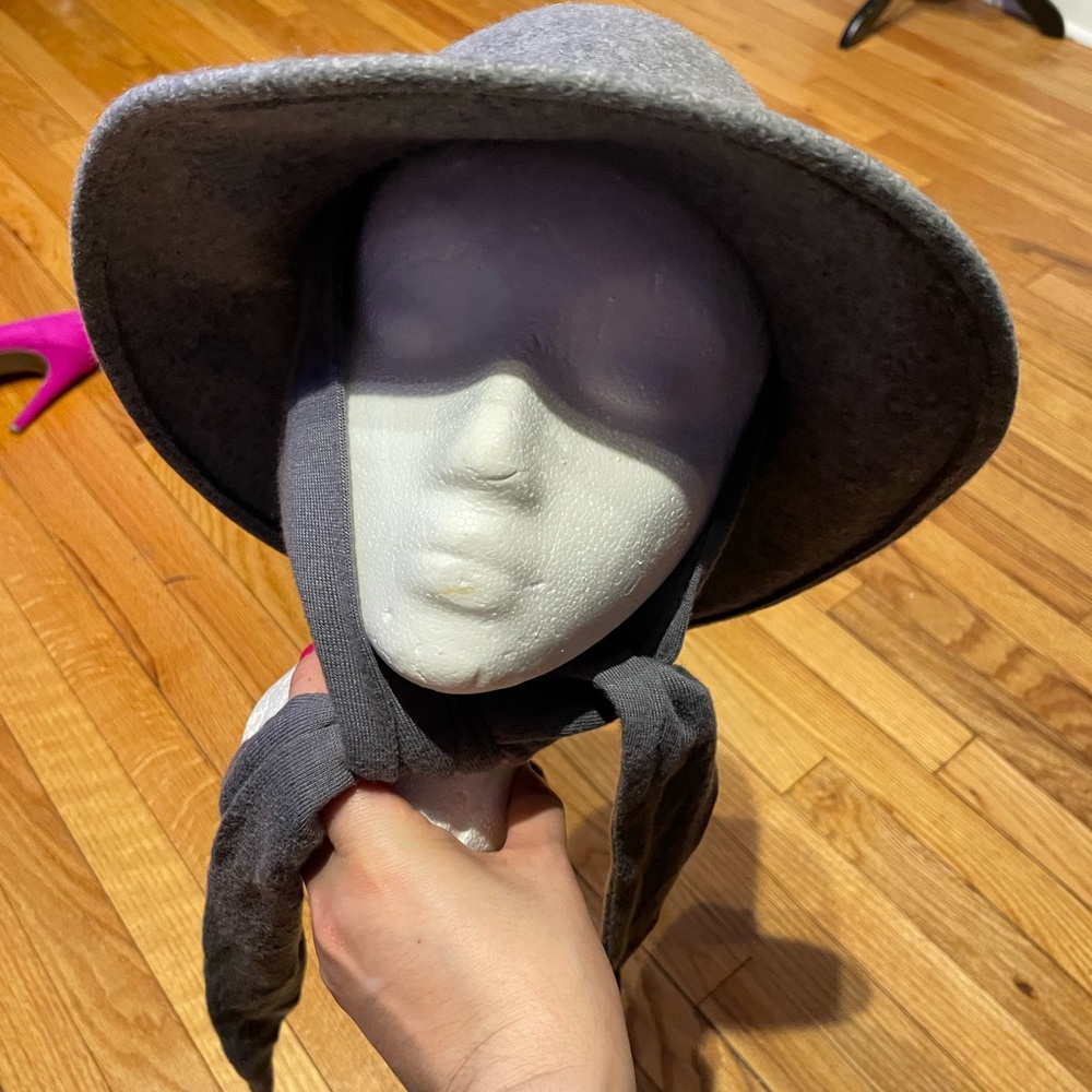 Vintage Betmar NY 100% wool hat with tie winter warm gray one size